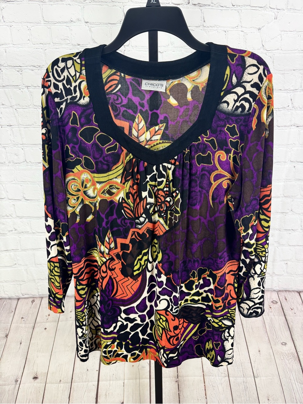 Chico’s Travelers Abstract Animal Print V-Neck Top Size 2 Large